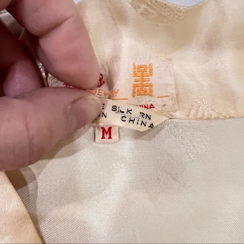 Longevity Hangzhou China. Women Light gold robe. 100% Silk. Size : M - Picture 5 of 12